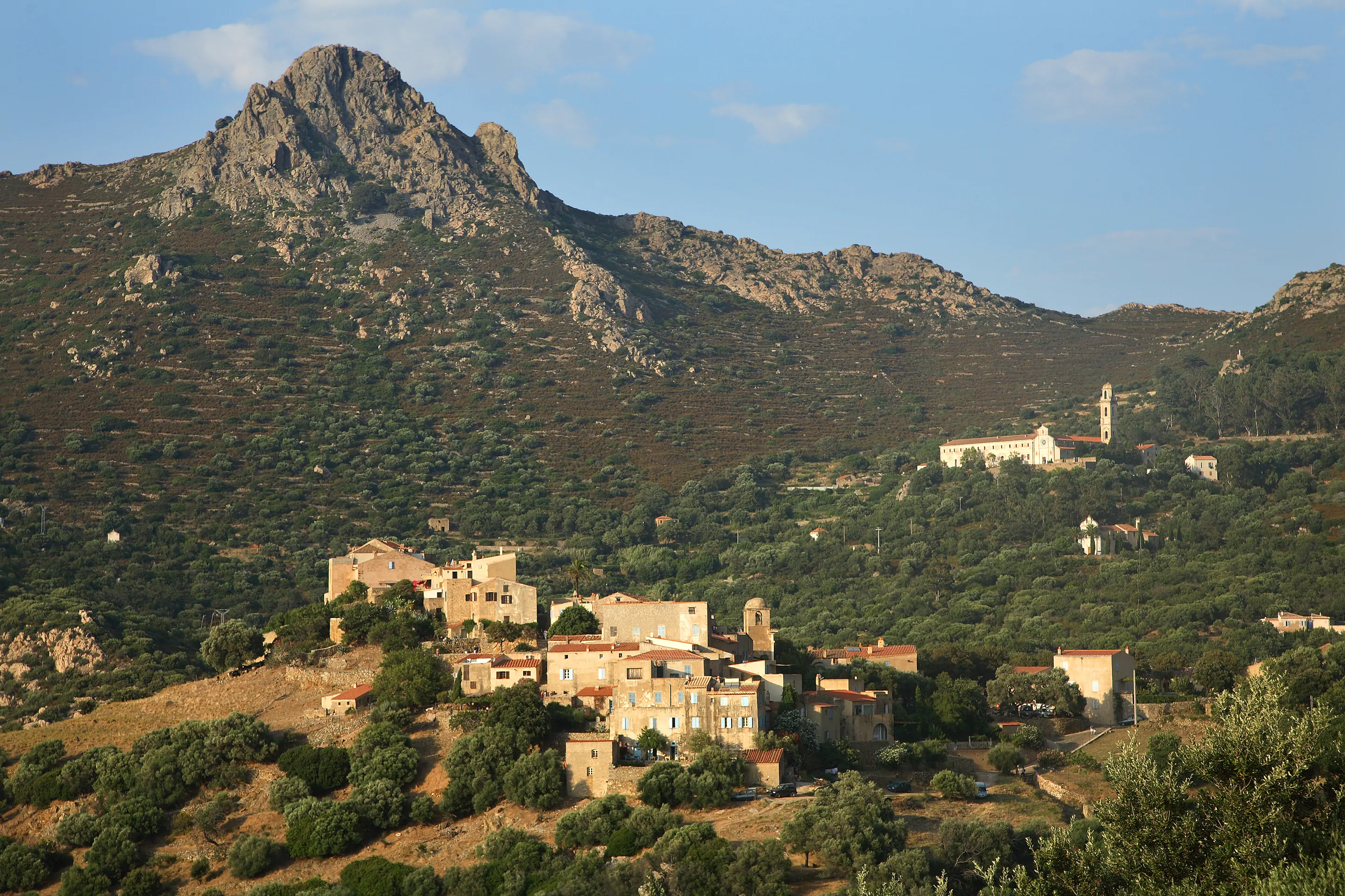 Pigna village corse balagne camping 5 étoiles